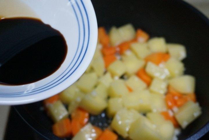 香肠土豆焖饭 第 13 步