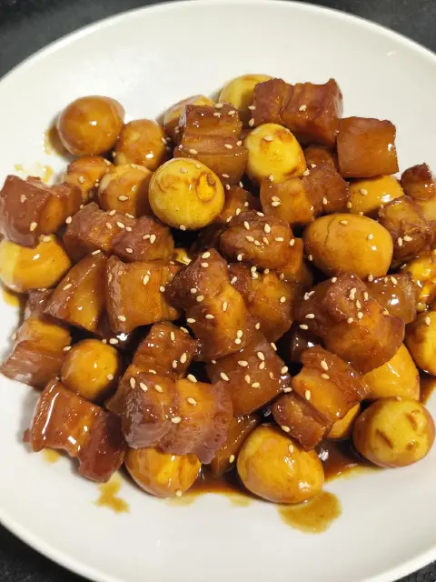 红烧肉烧鹌鹑蛋