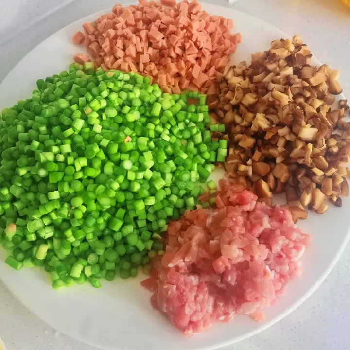 蒜苔肉丁杂粮包 第 1 步