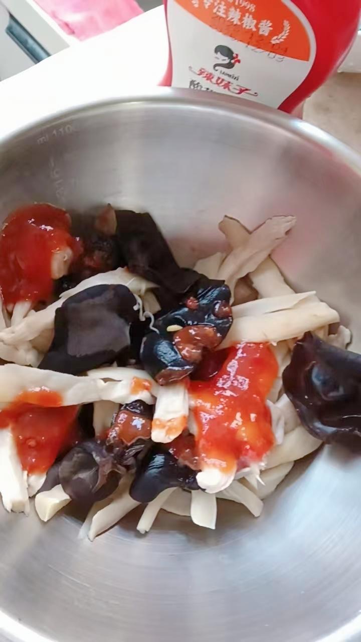 酸辣凉拌杏鲍菇木耳 第 3 步