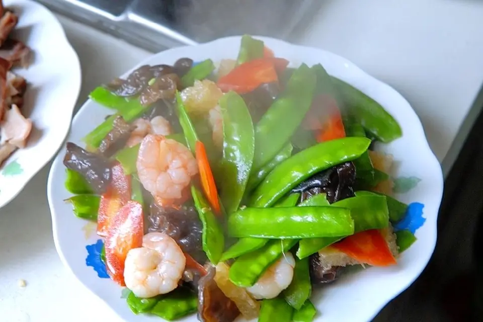 荷兰豆炒虾仁成品图