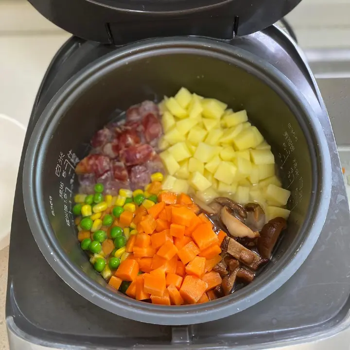土豆腊肠焖饭 第 5 步