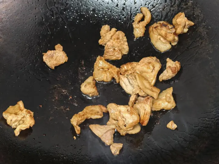 平菇炒肉 第 4 步