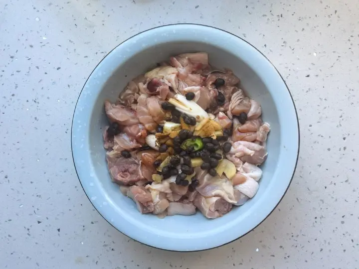 豆豉蒸鸡腿 第 5 步