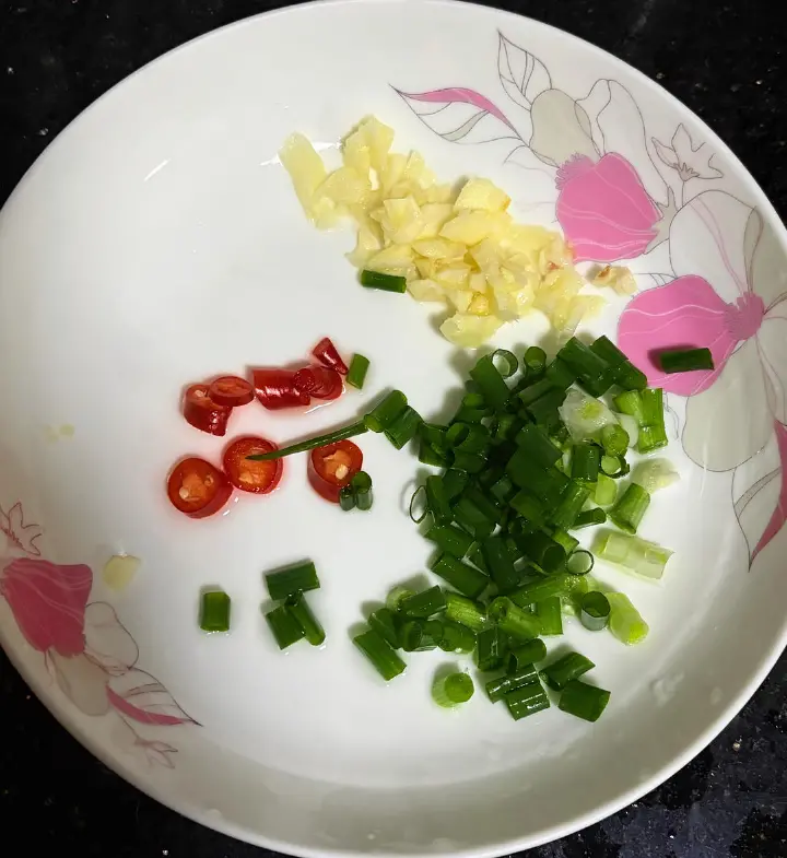 蒜苔炒肉沫 第 4 步