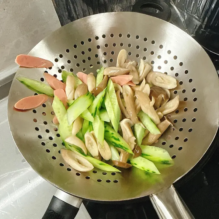 菌菇火腿炒鸡蛋 第 9 步