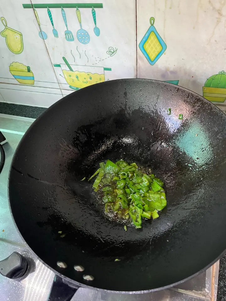 薄皮椒炒鸡蛋 第 5 步