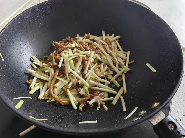 韭黄炒肉丝 第 8 步