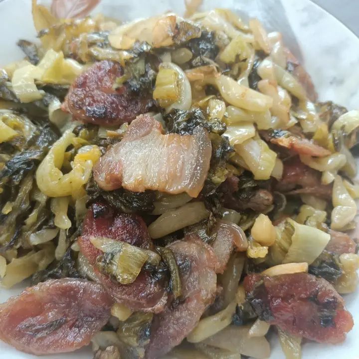 酸菜炒腊肉腊肠 第 8 步