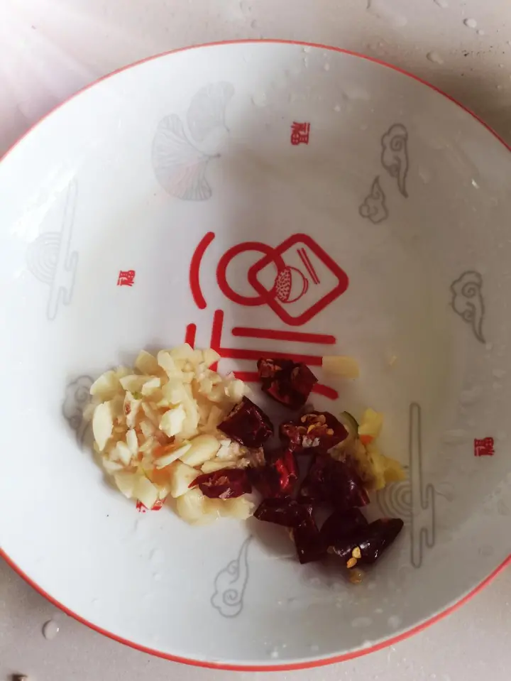 手撕包菜 第 2 步