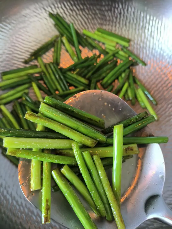 蒜薹炒肉 第 8 步