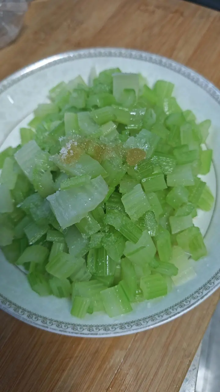 凉拌西芹 第 6 步