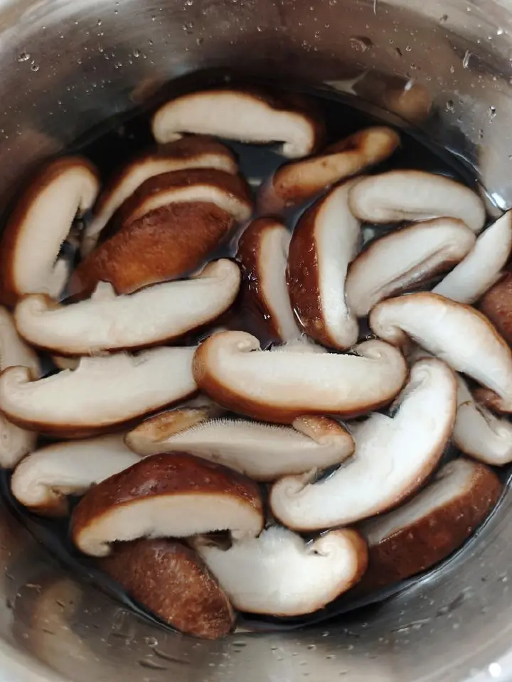 香菇炒油菜 第 3 步