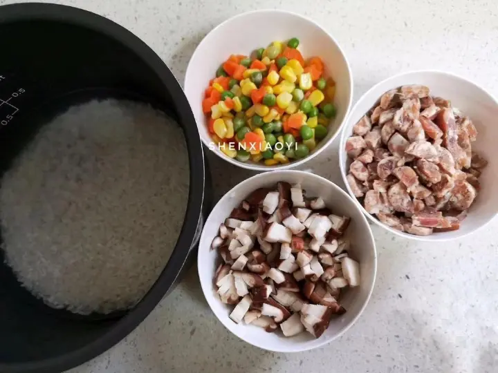 香肠香菇焖饭 第 1 步