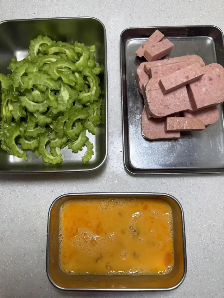 午餐肉苦瓜炒蛋 第 3 步