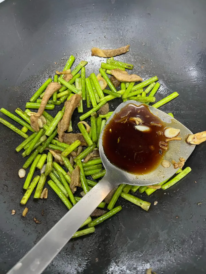 蒜苔炒鸡蛋 第 3 步