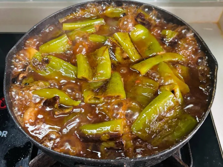 土豆牛腩炖虎皮辣椒 第 16 步