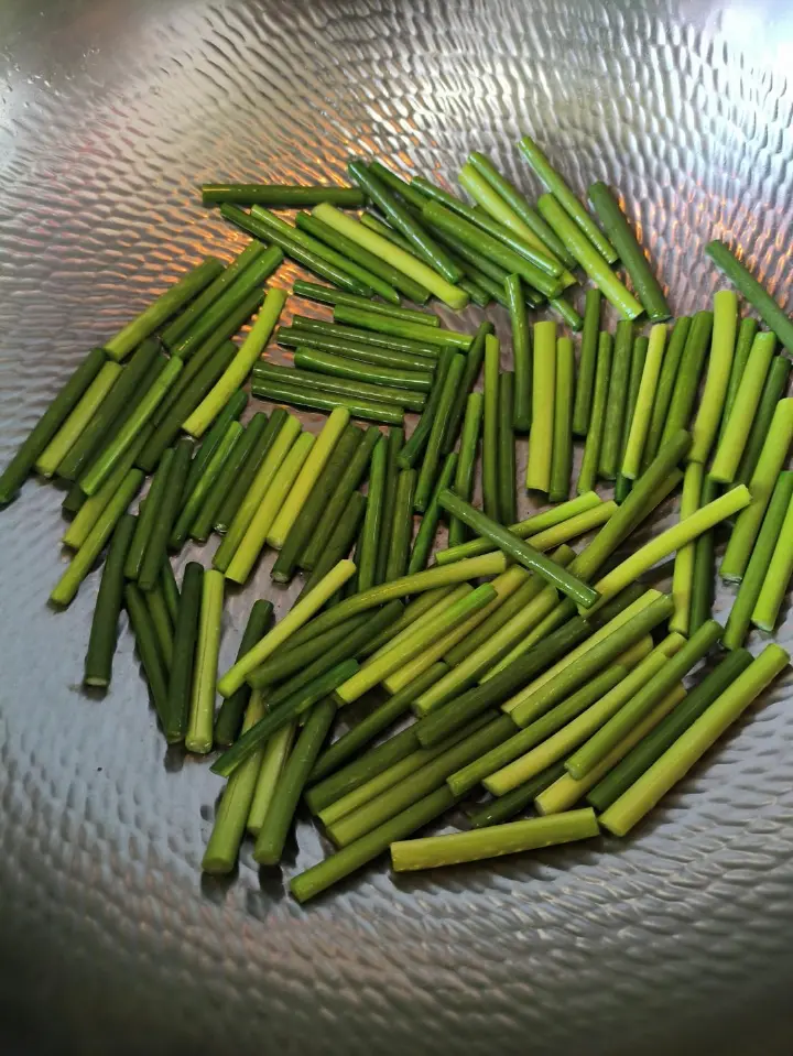 蒜薹炒肉 第 6 步