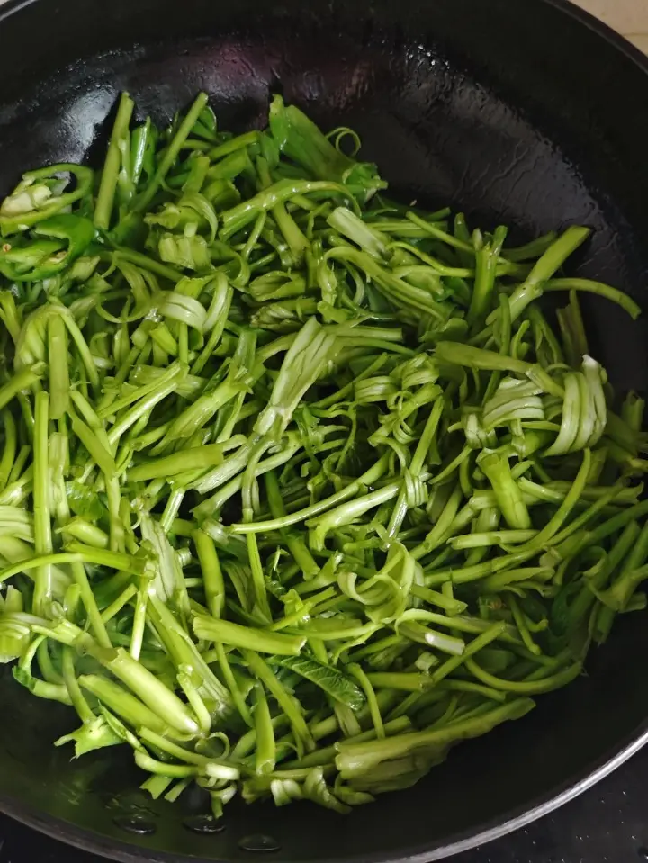 豆豉炒空心菜 第 2 步