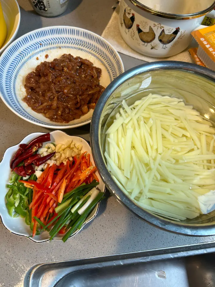 土豆丝炒肉丝 第 1 步