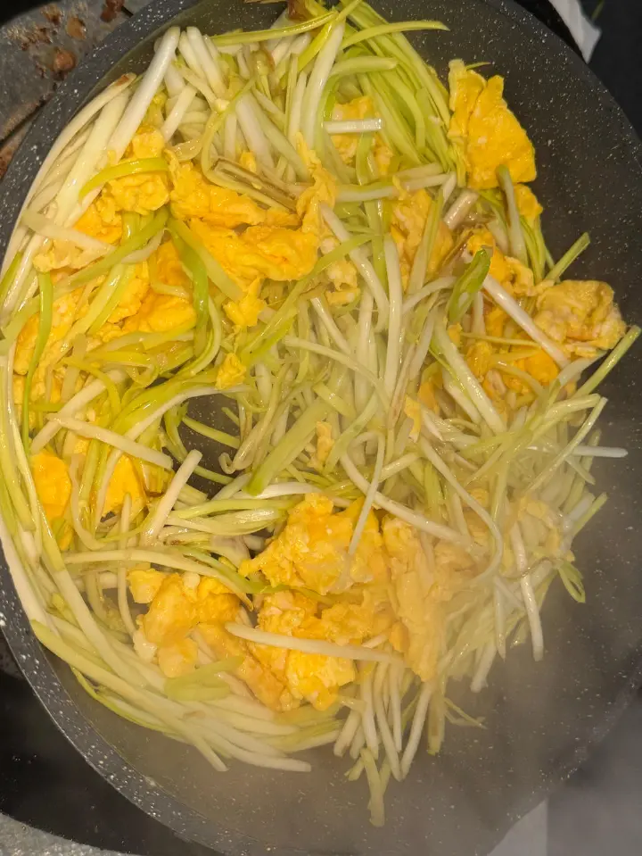 蒜黄炒鸡蛋 第 6 步