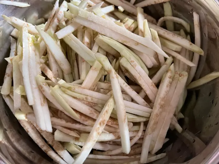 茄子鸡蛋饼 第 1 步