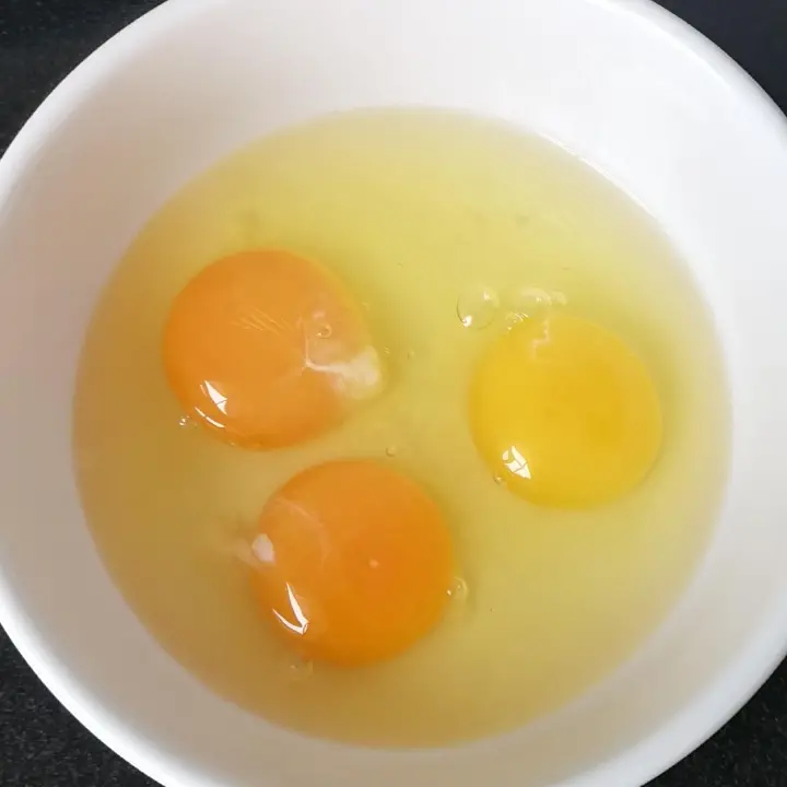 韭菜苔炒鸡蛋 第 3 步