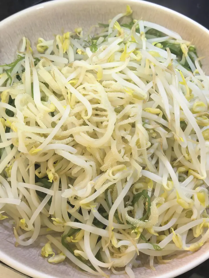 油炝百叶拌豆芽 第 2 步