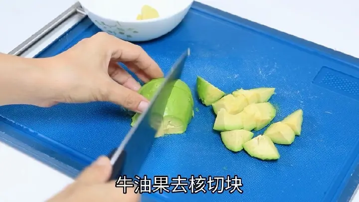 北极虾牛油果法棍 第 5 步