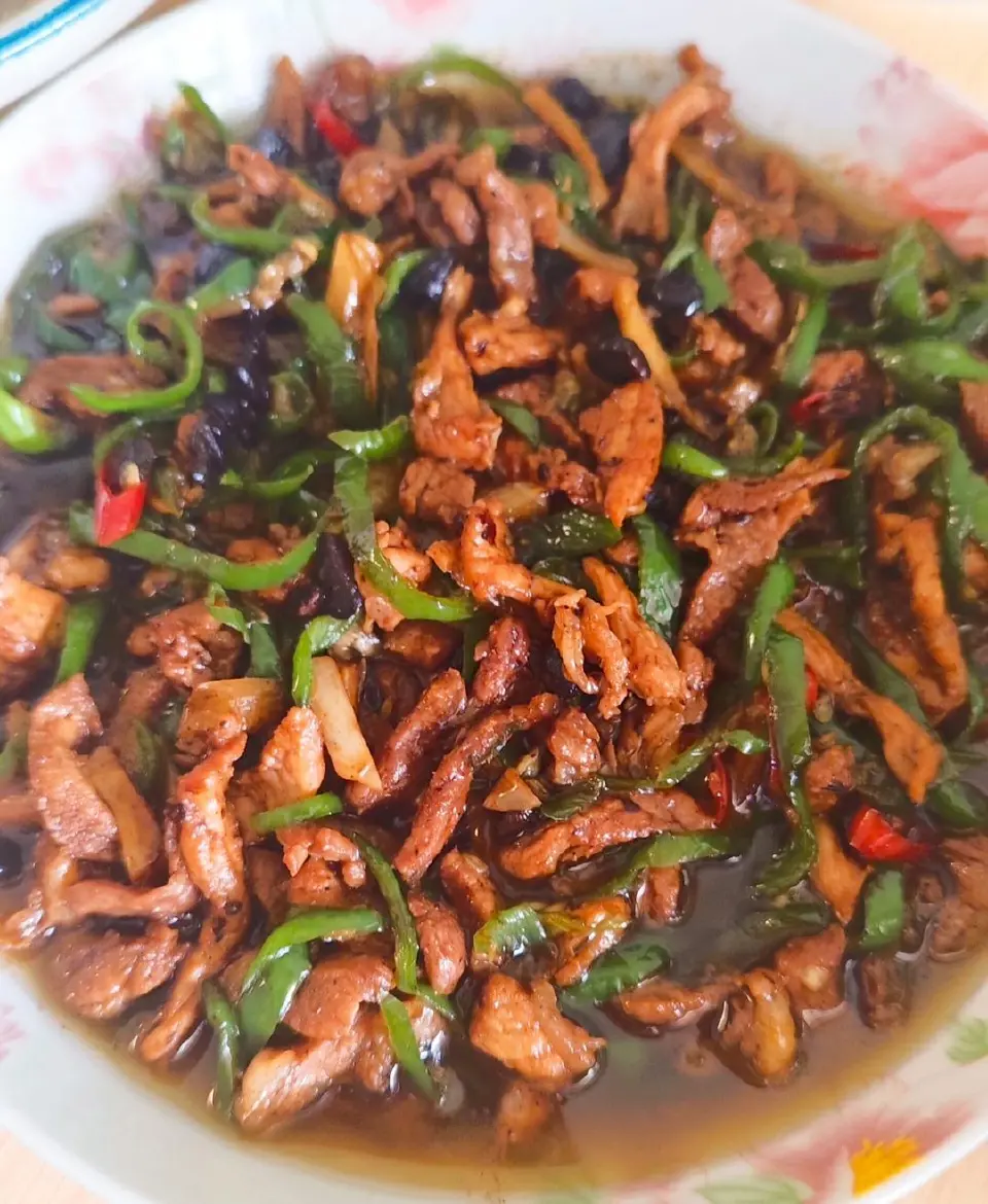 辣椒炒肉成品图