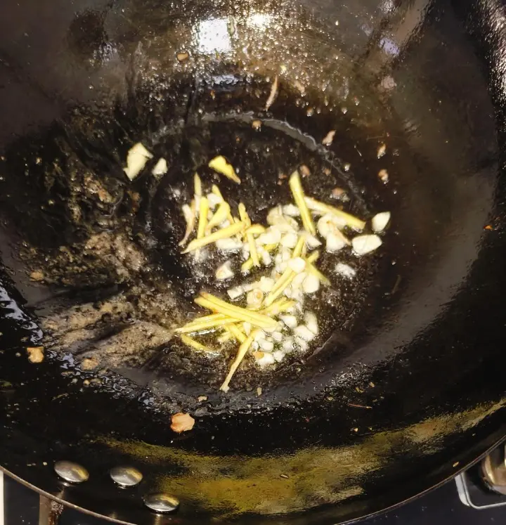 洋葱芹菜炒牛肉 第 7 步