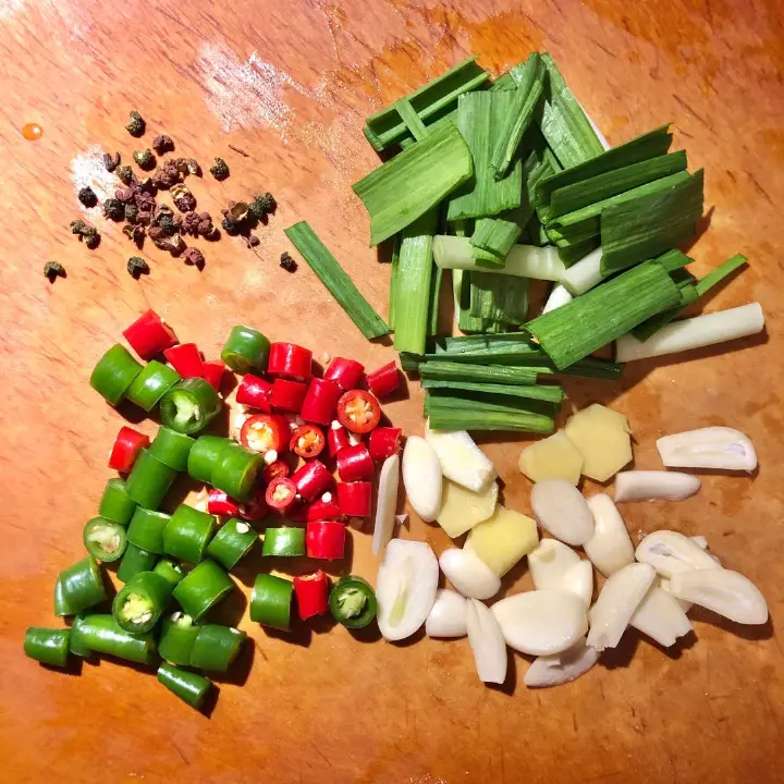 麻辣小炒鸡腿肉 第 4 步