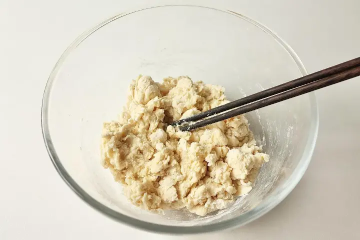 一次发酵牛奶吐司 第 2 步