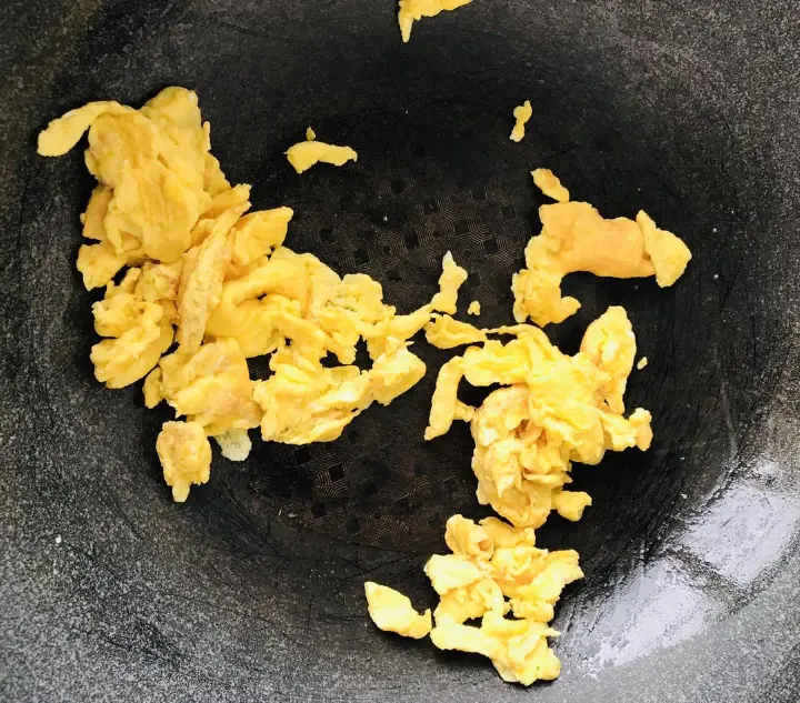 毛豆炒鸡蛋 第 3 步