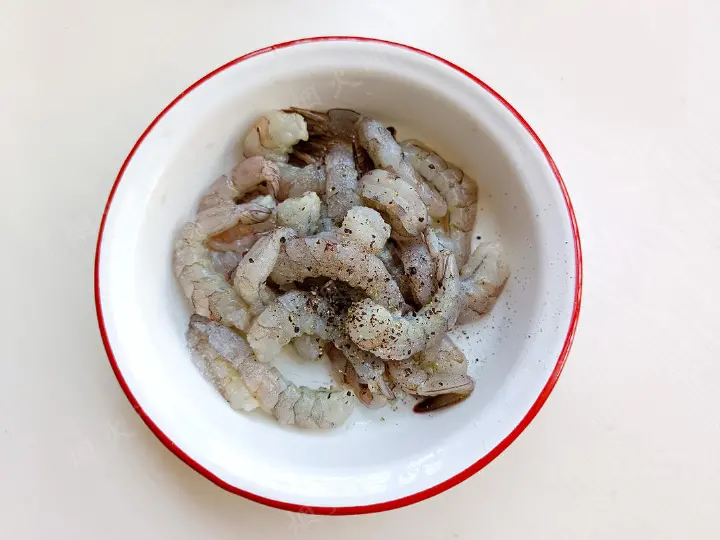 虾仁炒粉丝 第 5 步