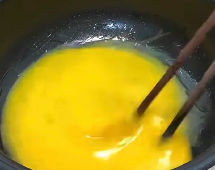 西红柿鸡蛋虾滑水扯面 第 3 步