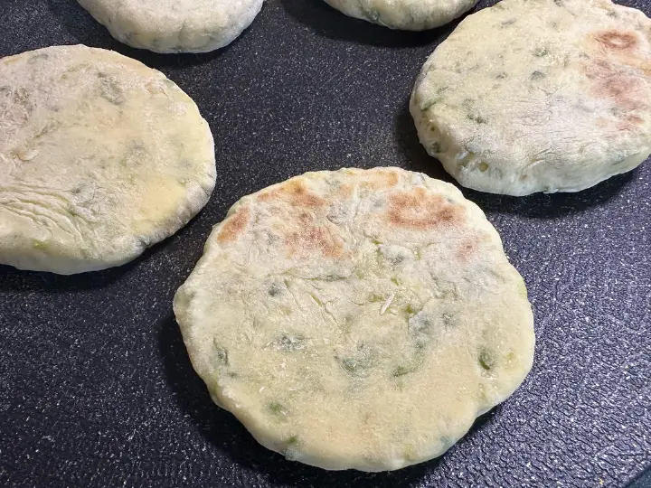 槐花发面软饼 第 9 步