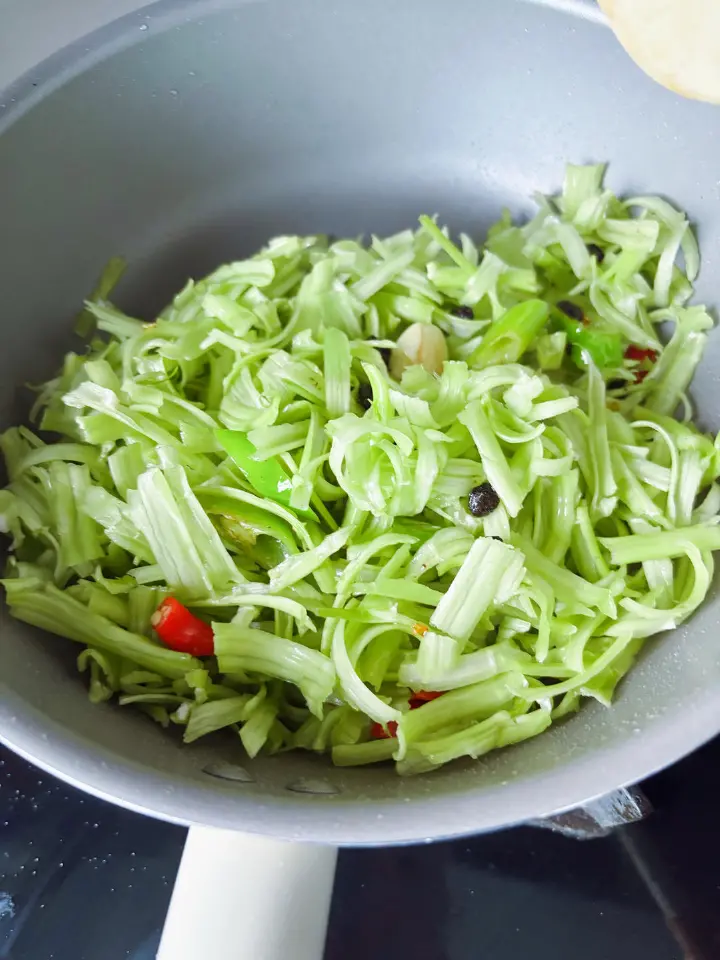 江西风味炒竹叶菜梗 第 7 步