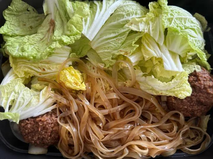 白菜粉条烩狮子头 第 4 步