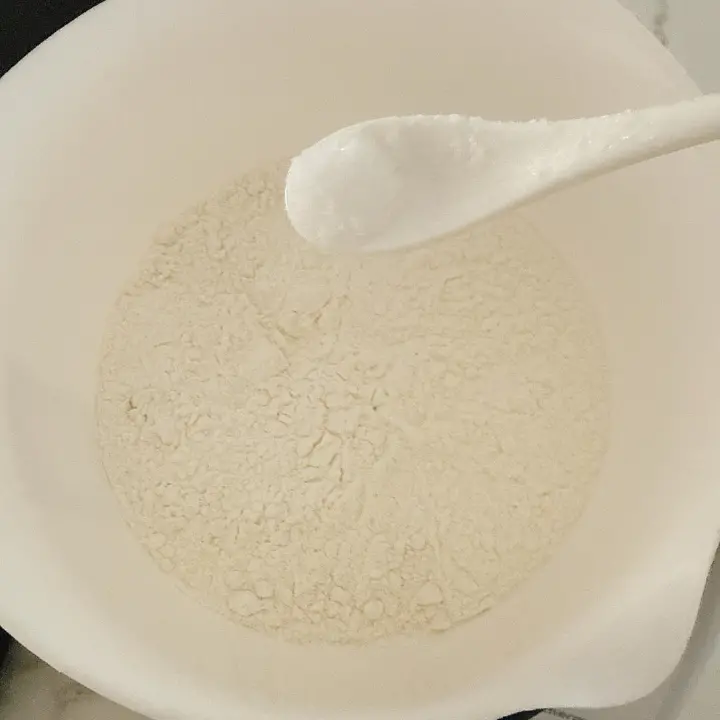 家常烫面卷饼皮 第 1 步