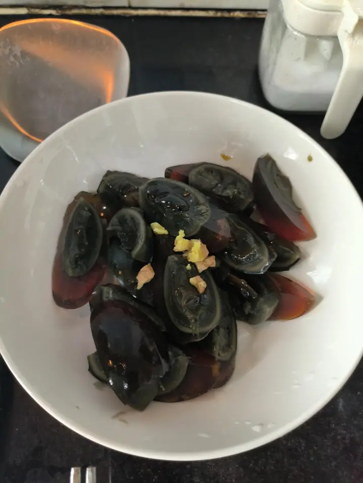 辣椒拌皮蛋 第 1 步
