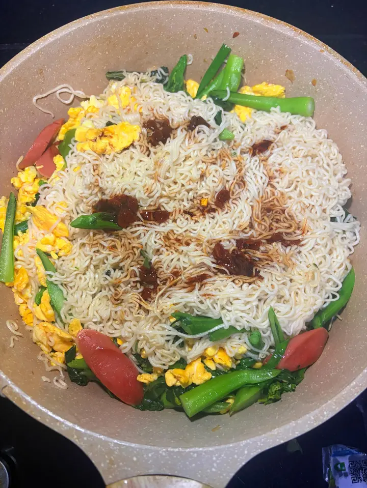 菜心鸡蛋炒面 第 10 步