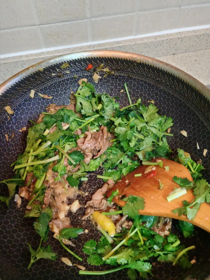 家常小炒黄牛肉 第 6 步