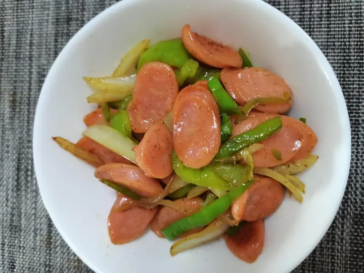 黑椒香肠炒青椒 第 5 步