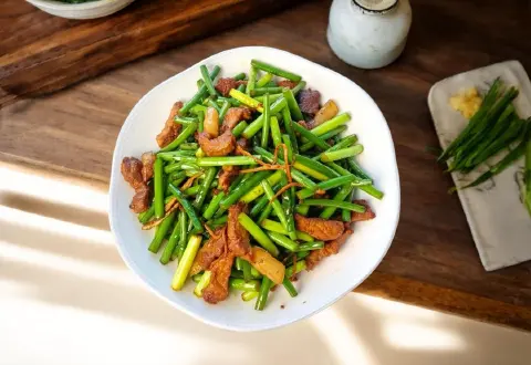蒜苔炒肉