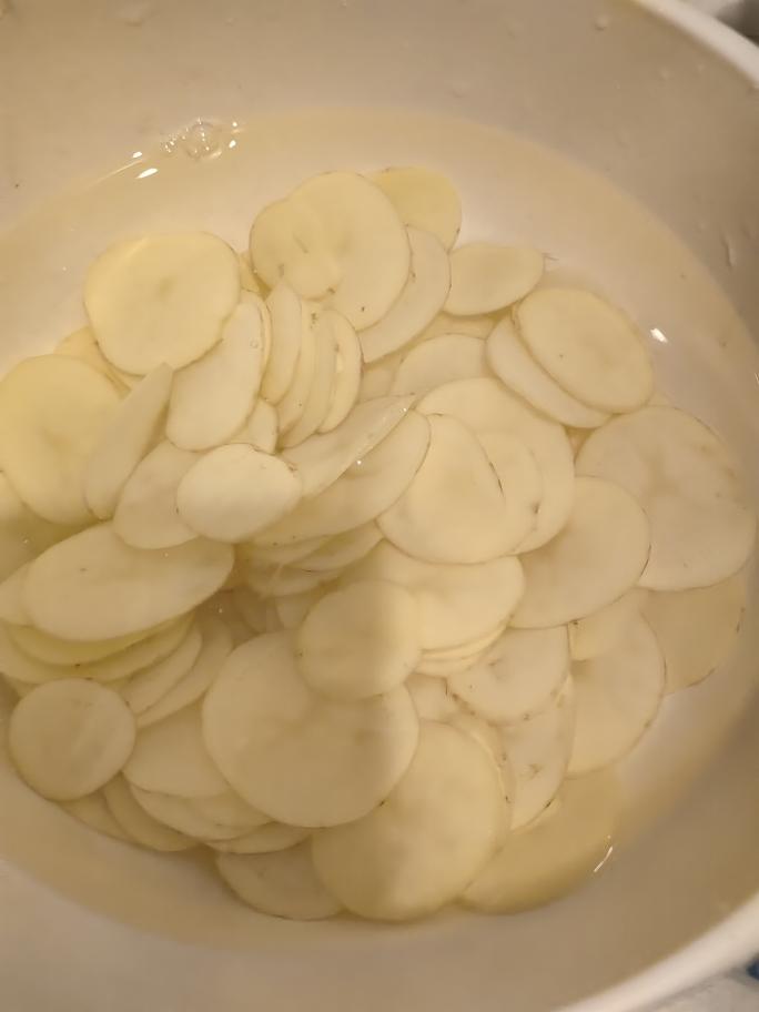 家常炒小土豆片 第 2 步