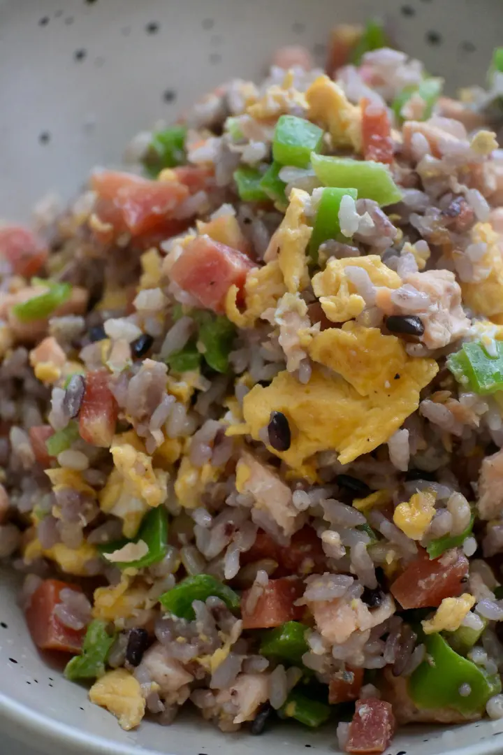 三文鱼鸡蛋炒三色藜麦饭 第 14 步