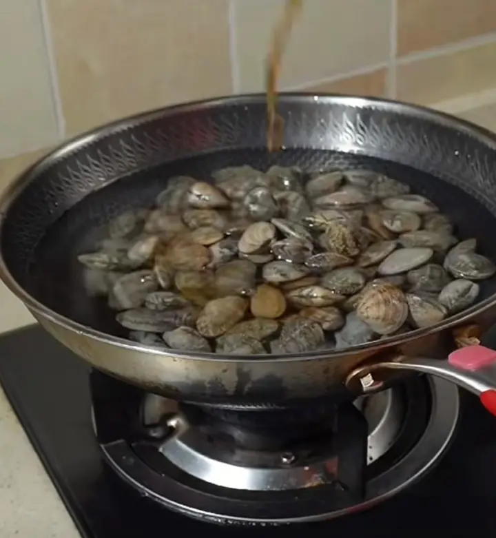 爆炒花甲 第 2 步
