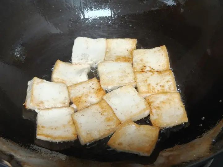 蒜苗煎豆腐 第 6 步