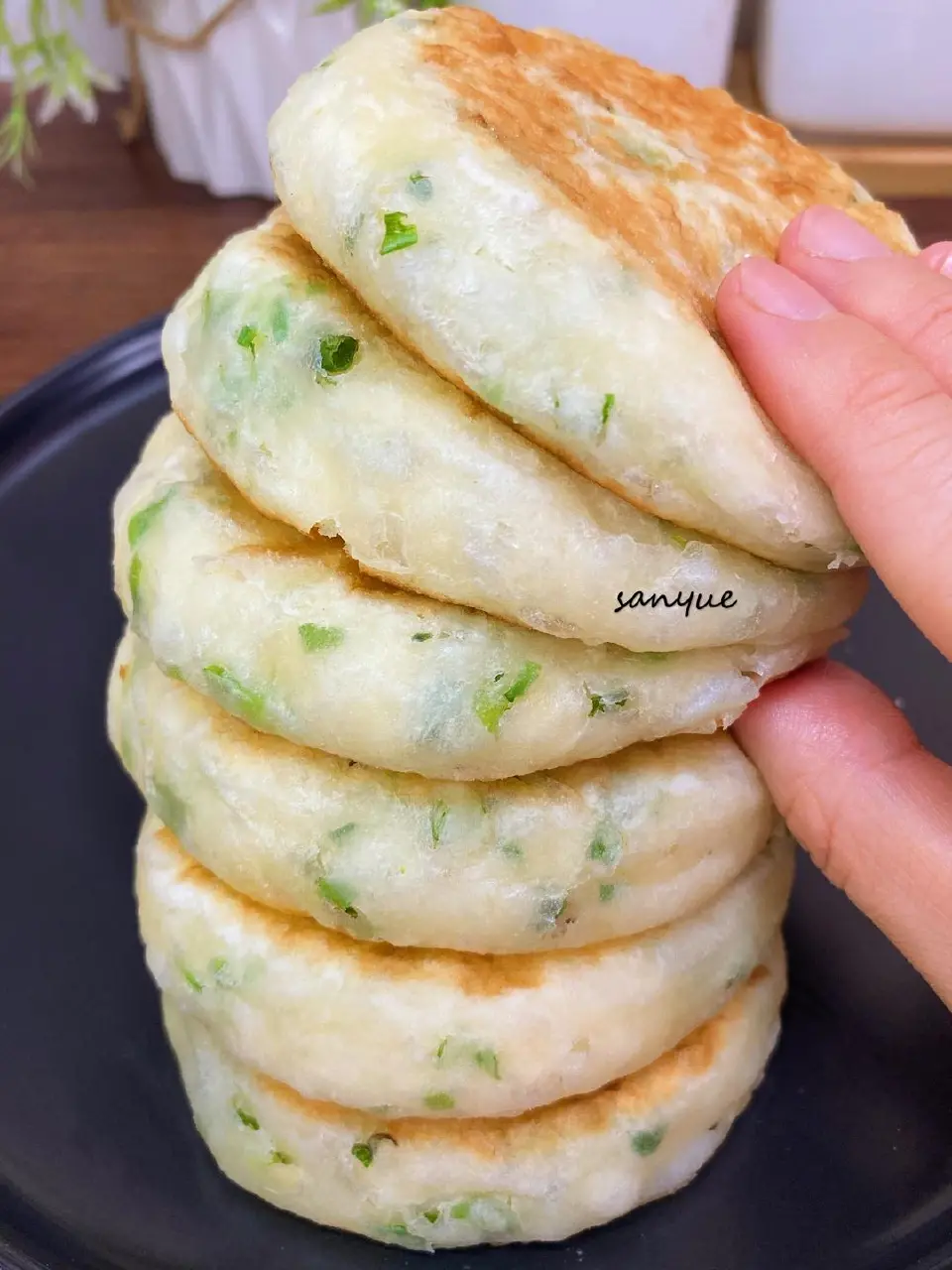 葱香发面饼成品图
